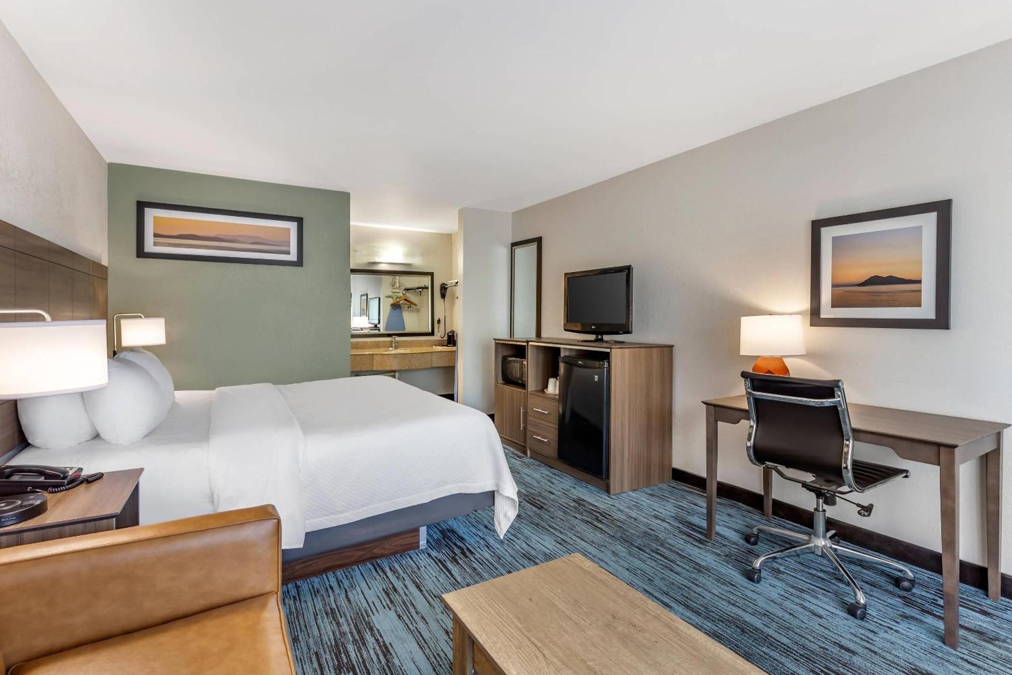 Quality Mayberry Inn 2*
