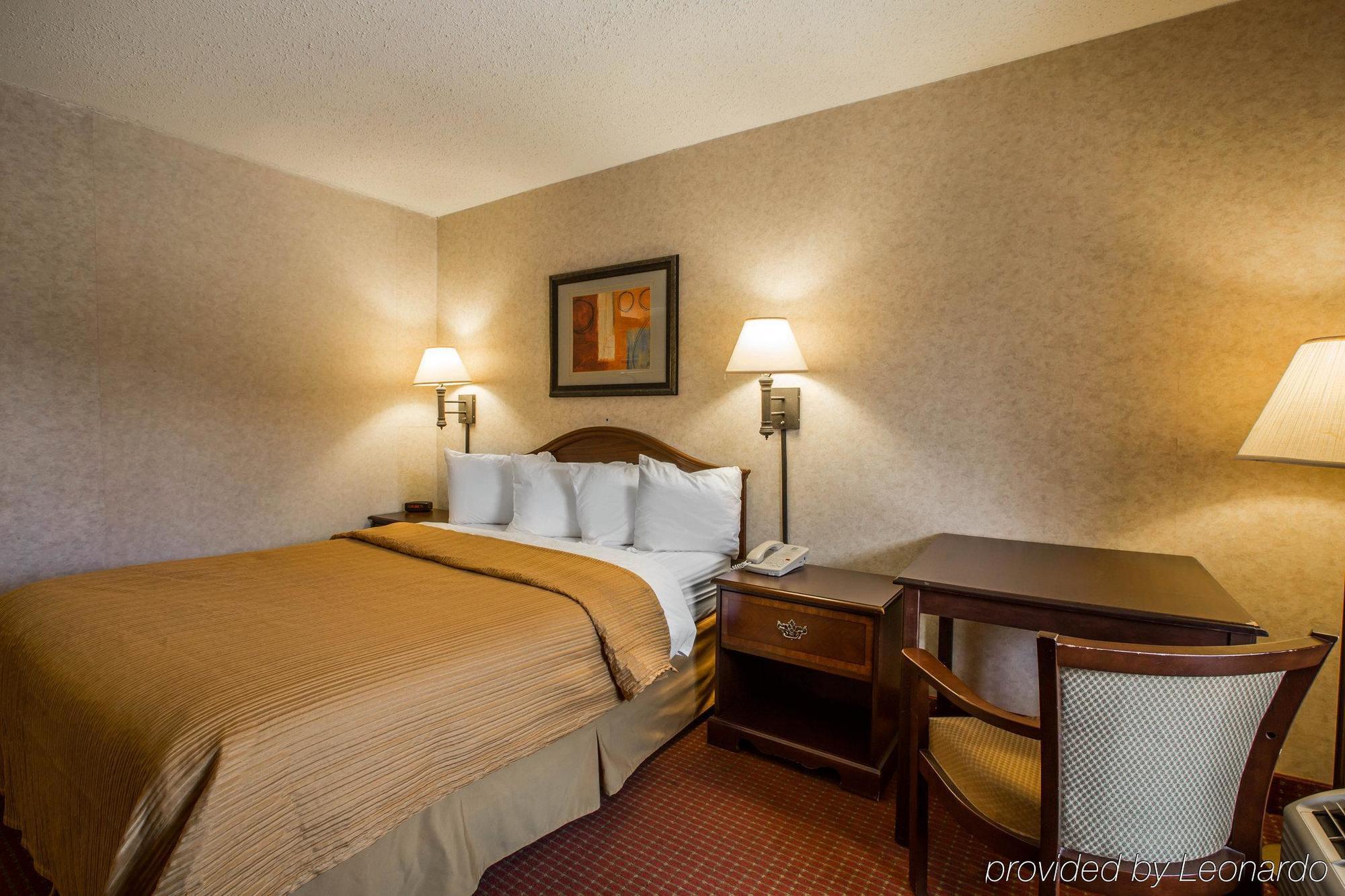 Quality Mayberry Inn 2*