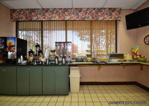 Quality Mayberry Inn 2*