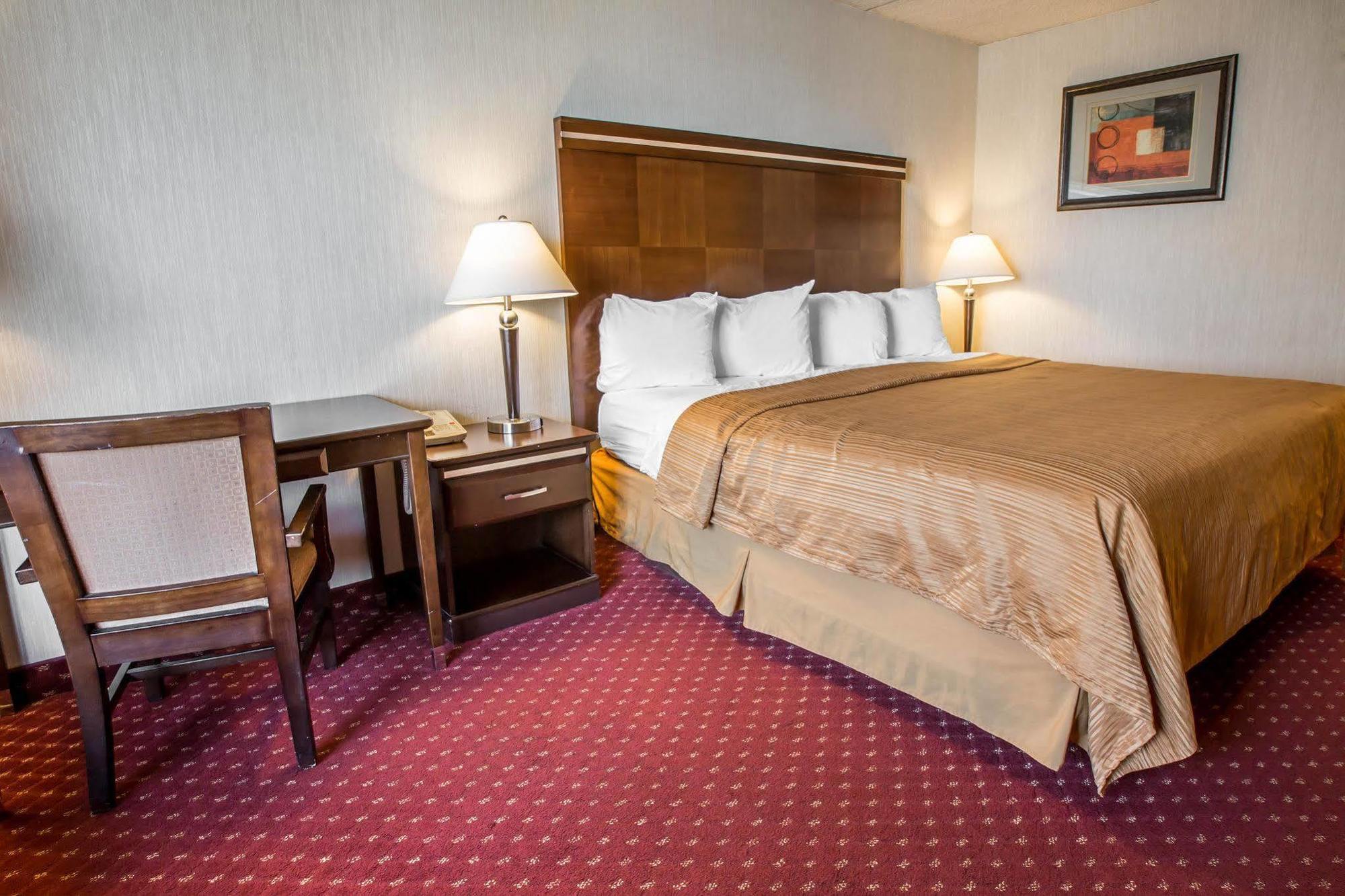 Inn Quality Mayberry 2*
