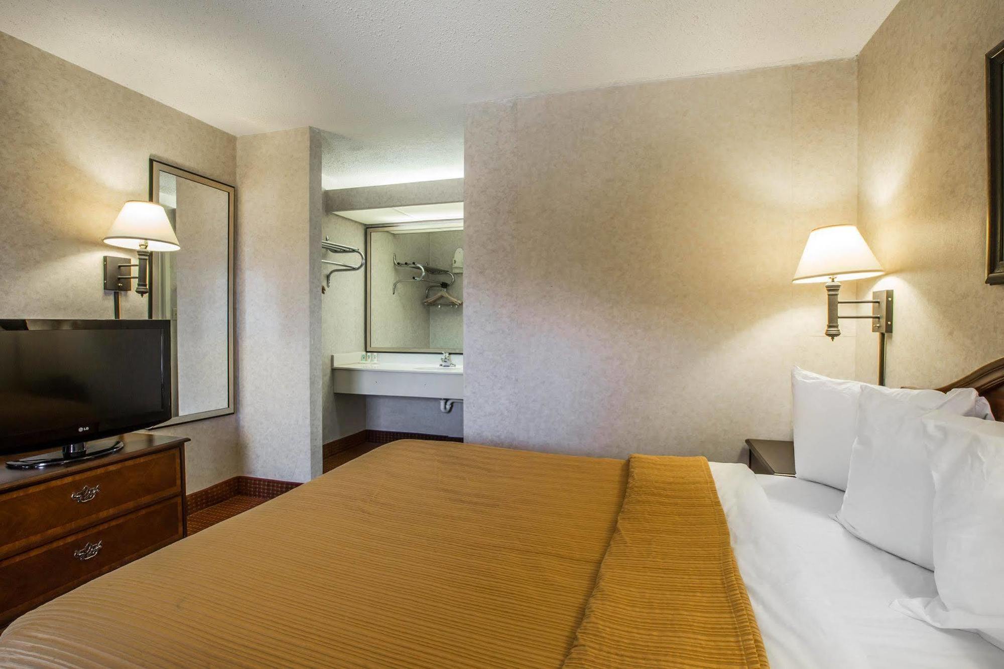 Inn Quality Mayberry 2*