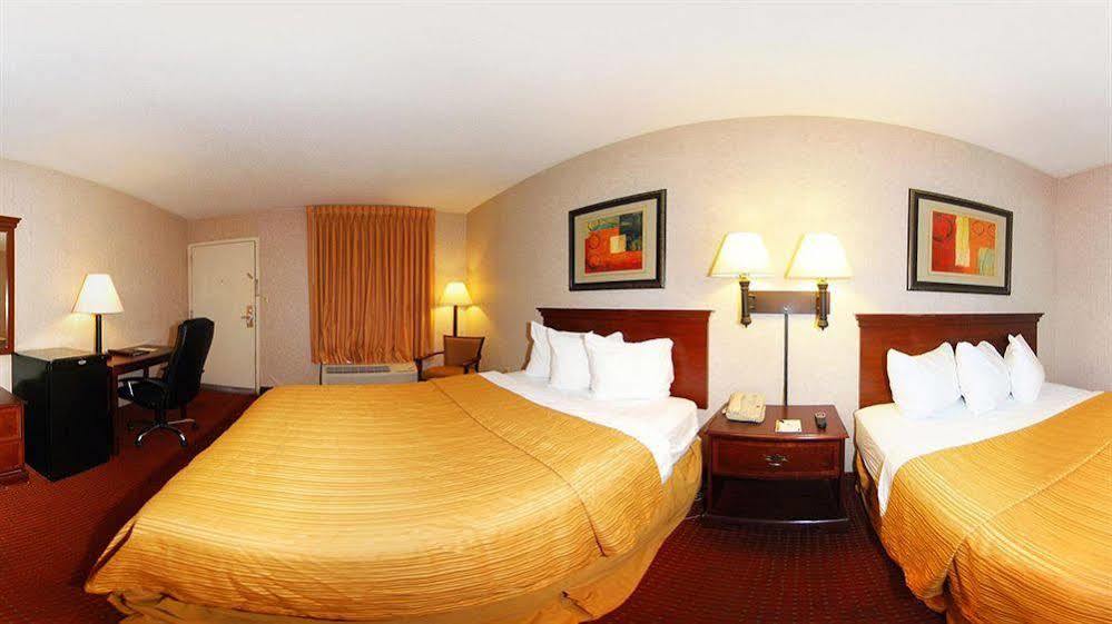 Quality Mayberry Inn 2*